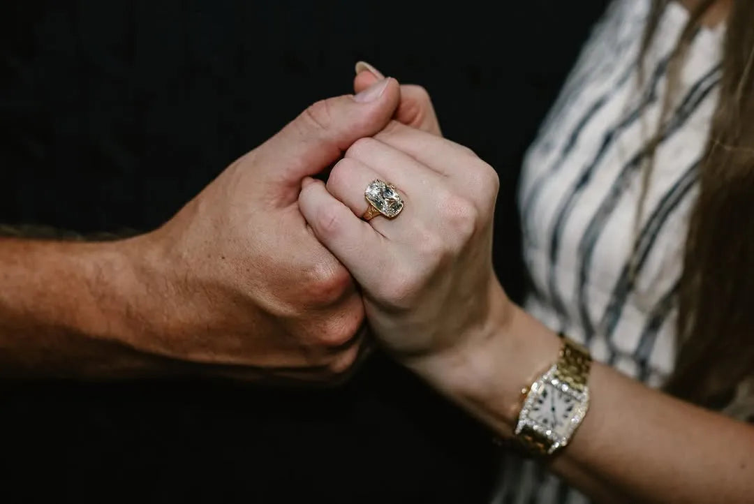 Taylor Swift’s Engagement Ring Proves That Vintage-Inspired Jewelry Is Defining 2025